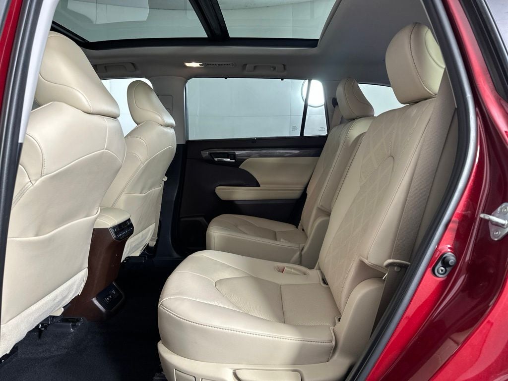 2021 Toyota Highlander Hybrid Platinum