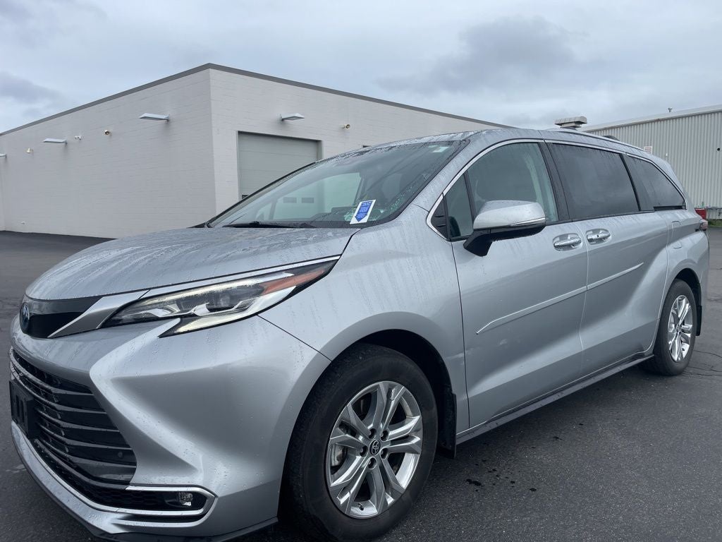 2023 Toyota Sienna Platinum 7 Passenger