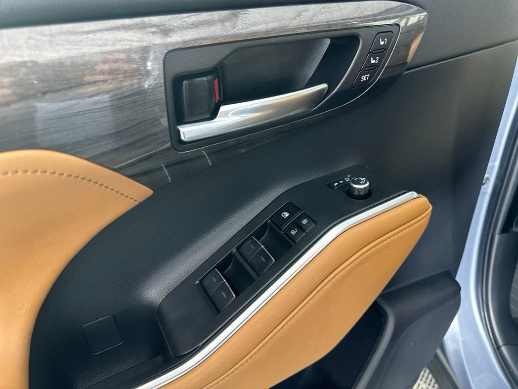 2023 Toyota Highlander Platinum