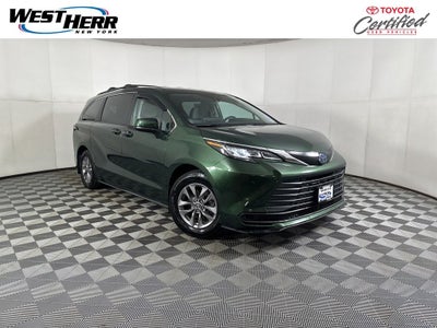 2022 Toyota Sienna LE 8 Passenger