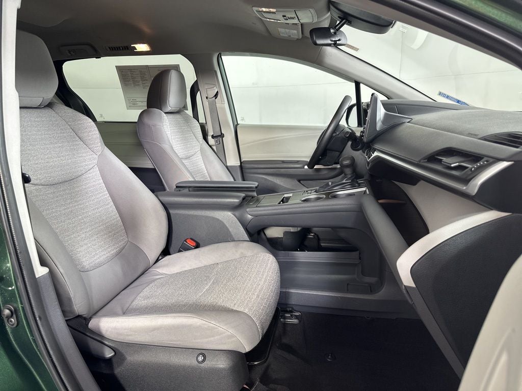 2022 Toyota Sienna LE 8 Passenger