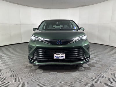 2022 Toyota Sienna LE 8 Passenger