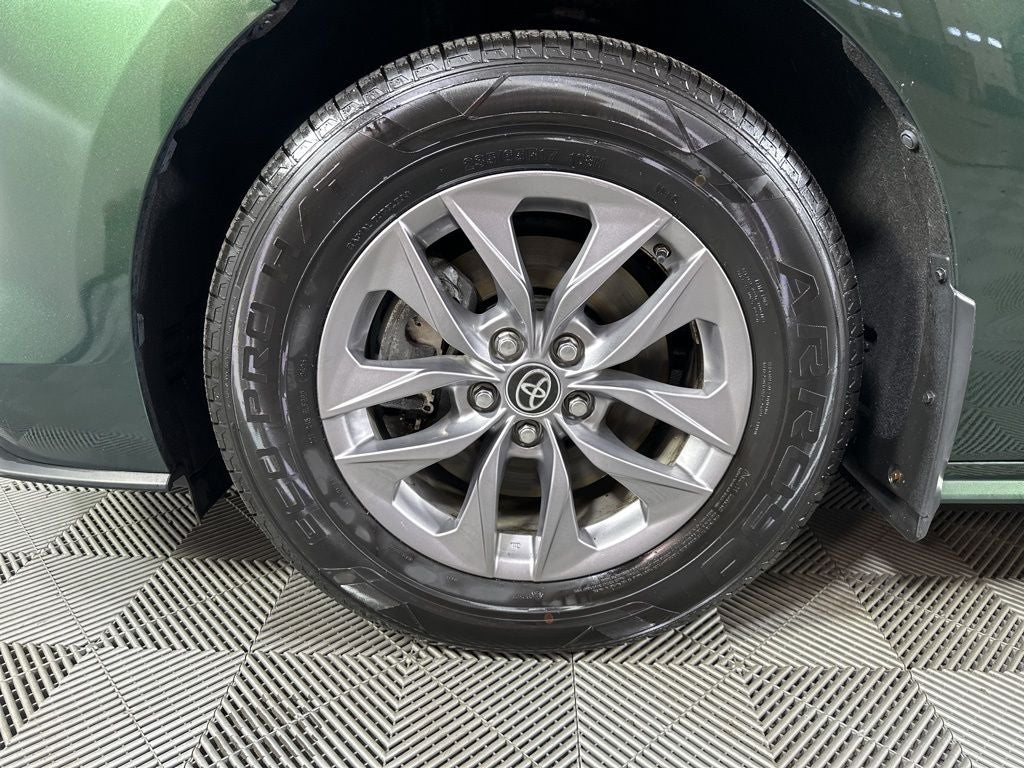 2022 Toyota Sienna LE 8 Passenger