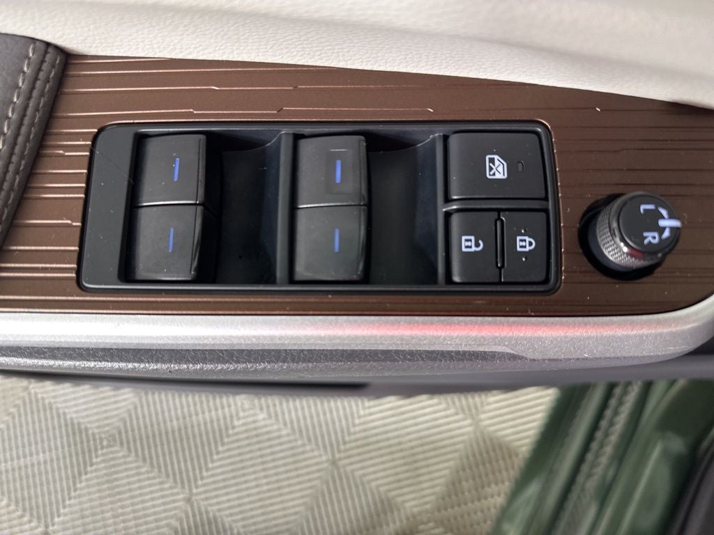 2022 Toyota Sienna LE 8 Passenger