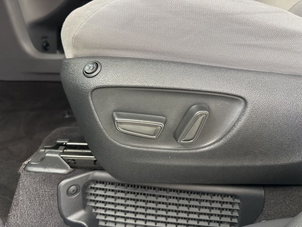 2022 Toyota Sienna LE 8 Passenger
