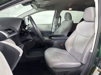 2022 Toyota Sienna LE 8 Passenger