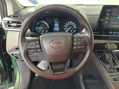2022 Toyota Sienna LE 8 Passenger