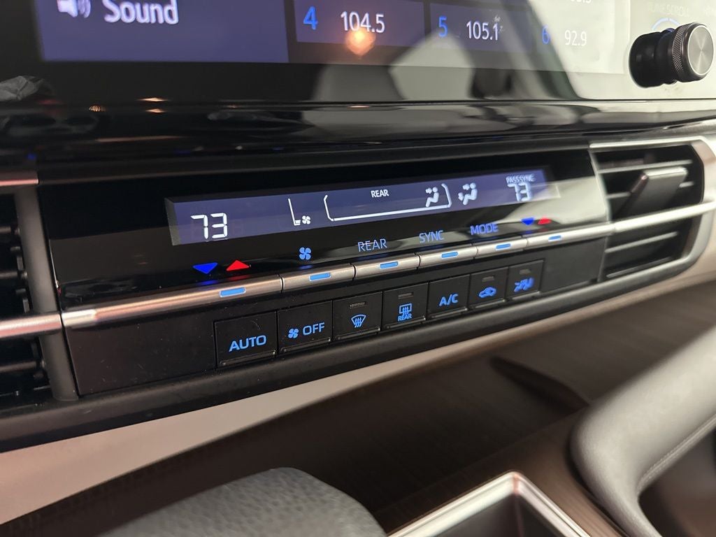2022 Toyota Sienna LE 8 Passenger
