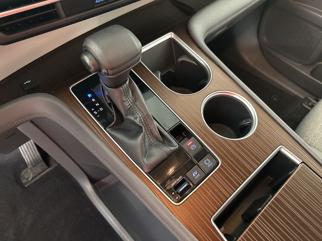 2022 Toyota Sienna LE 8 Passenger