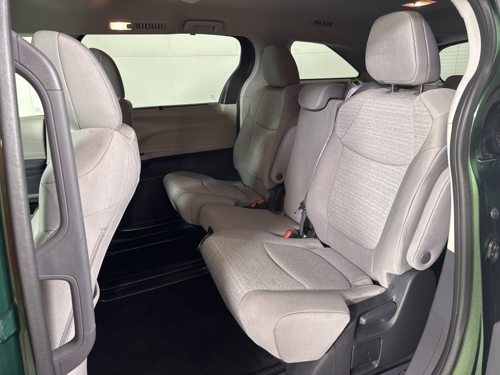 2022 Toyota Sienna LE 8 Passenger