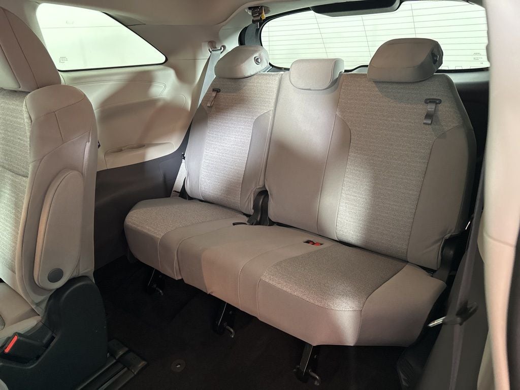 2022 Toyota Sienna LE 8 Passenger