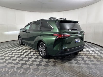 2022 Toyota Sienna LE 8 Passenger