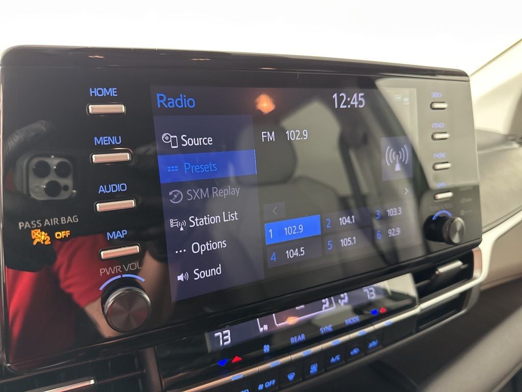 2022 Toyota Sienna LE 8 Passenger