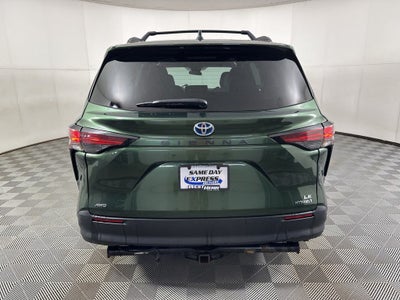 2022 Toyota Sienna LE 8 Passenger