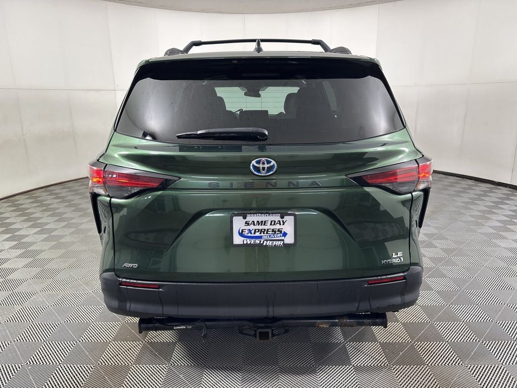 2022 Toyota Sienna LE 8 Passenger