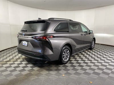 2024 Toyota Sienna LE 8 Passenger