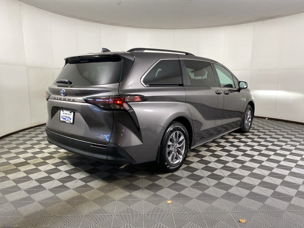 2024 Toyota Sienna LE 8 Passenger