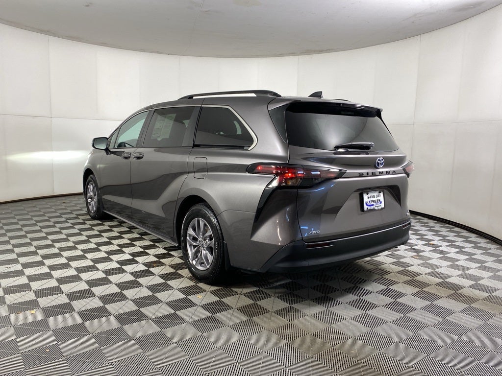2024 Toyota Sienna LE 8 Passenger