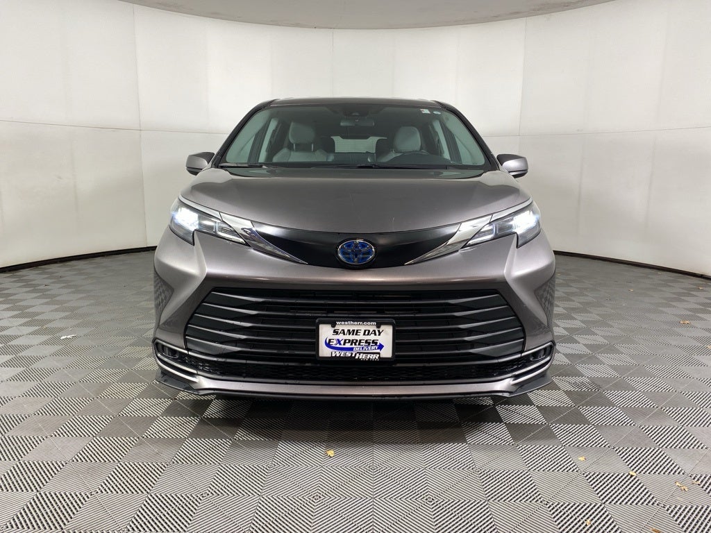 2024 Toyota Sienna LE 8 Passenger