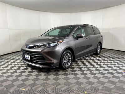 2024 Toyota Sienna LE 8 Passenger