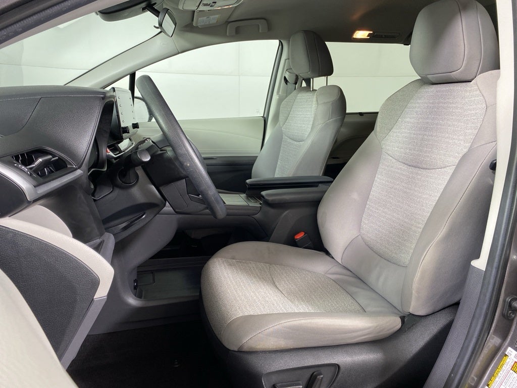 2024 Toyota Sienna LE 8 Passenger