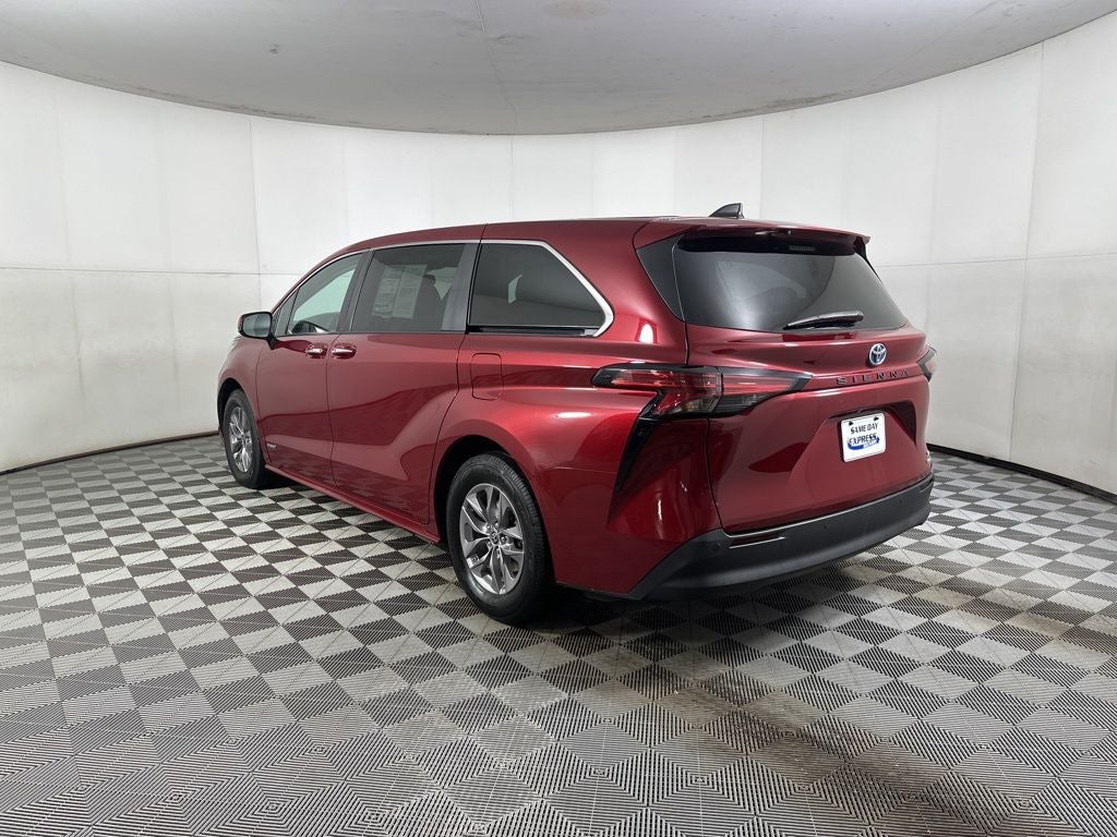 2021 Toyota Sienna XLE