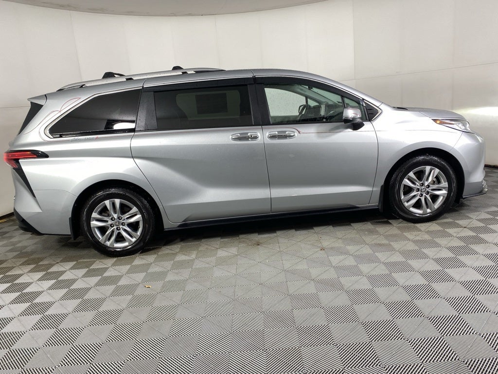 2023 Toyota Sienna Limited 7 Passenger