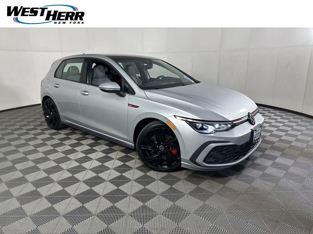 2023 Volkswagen Golf GTI 2.0T SE 4-door's photo