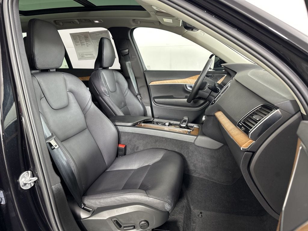 2024 Volvo XC90 B5 Plus