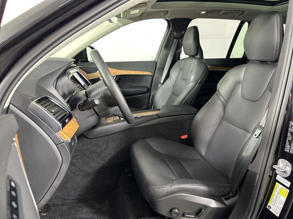 2024 Volvo XC90 B5 Plus