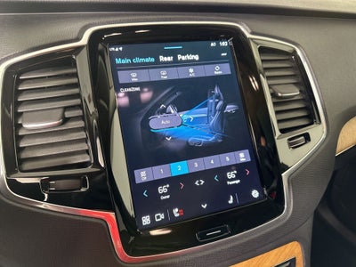 2024 Volvo XC90 B5 Plus