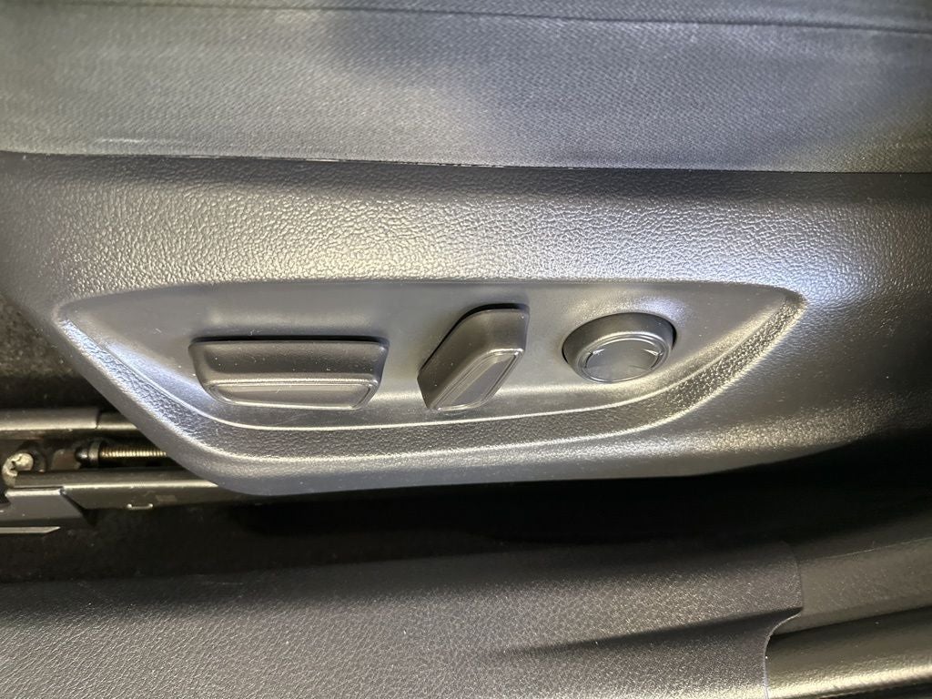 2023 Toyota Camry Hybrid LE