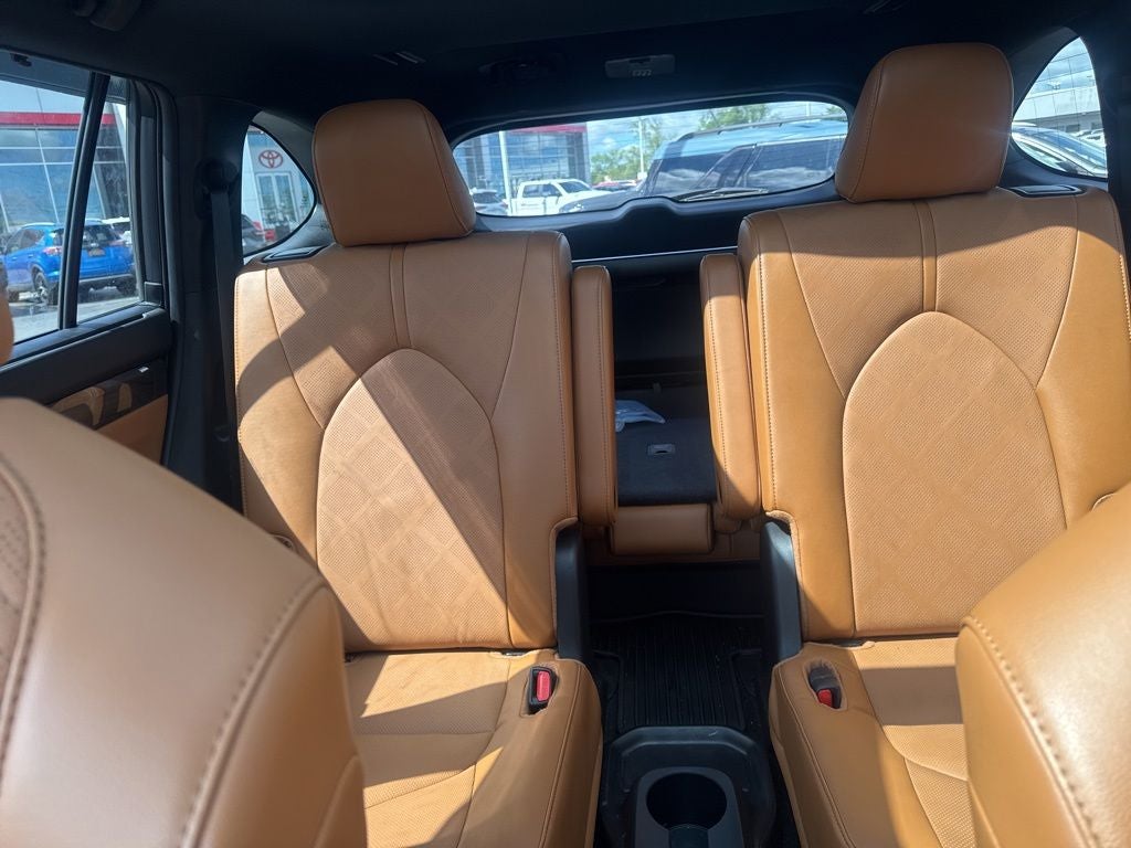 2024 Toyota Highlander Hybrid Platinum