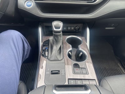2021 Toyota Highlander Hybrid Platinum