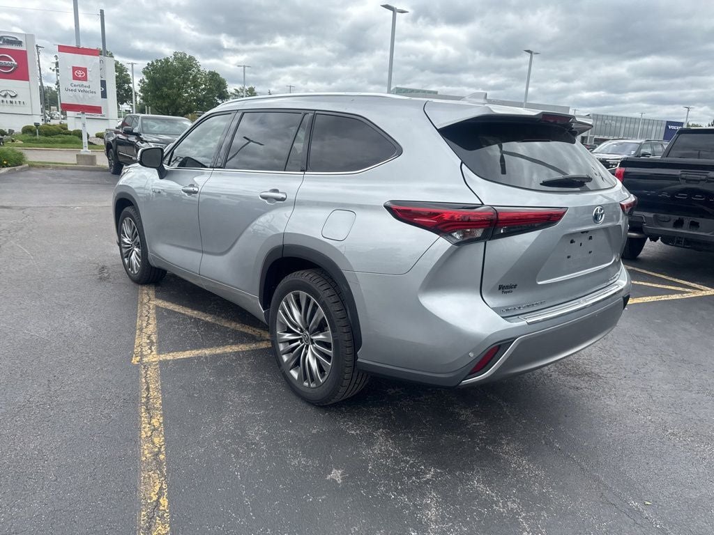 2021 Toyota Highlander Hybrid Platinum