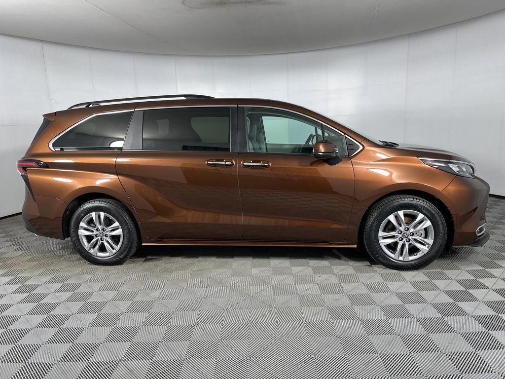 2024 Toyota Sienna XLE 7 Passenger