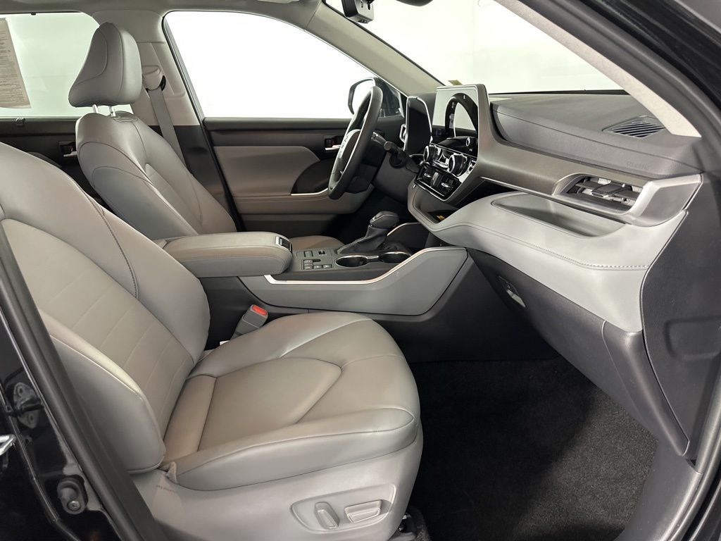 2025 Toyota Highlander XLE