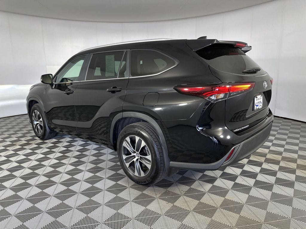 2025 Toyota Highlander XLE