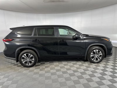 2025 Toyota Highlander XLE