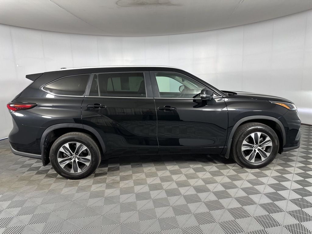 2025 Toyota Highlander XLE