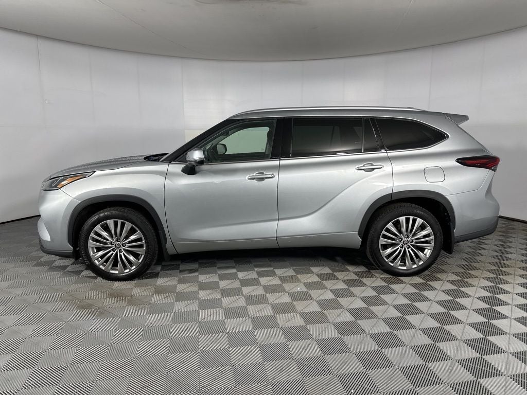 2025 Toyota Highlander Platinum