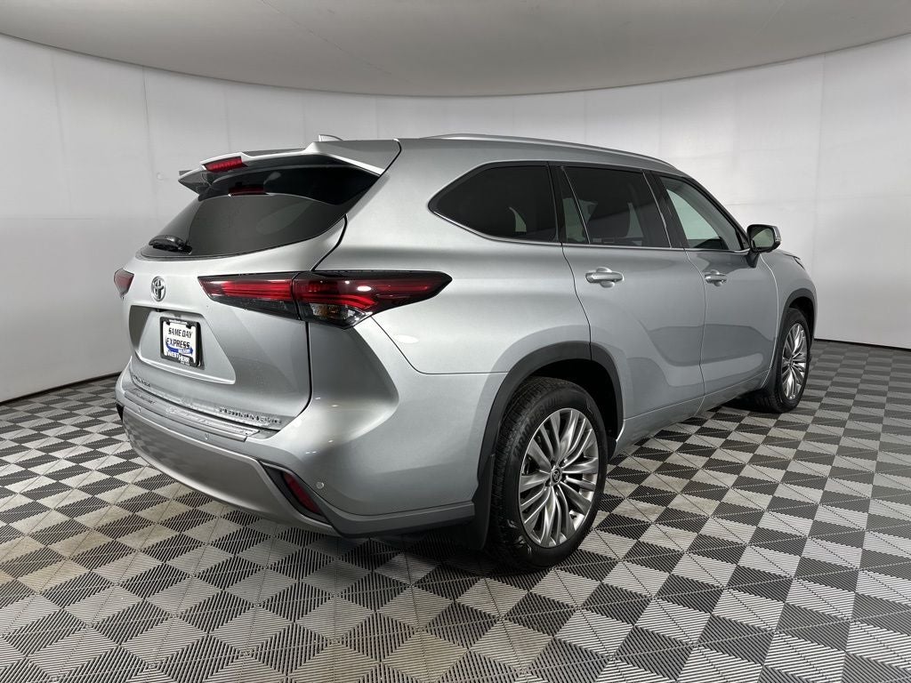 2025 Toyota Highlander Platinum