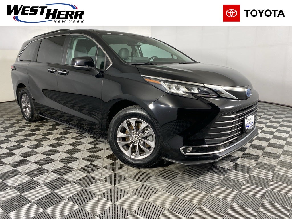 2023 Toyota Sienna XLE 8 Passenger