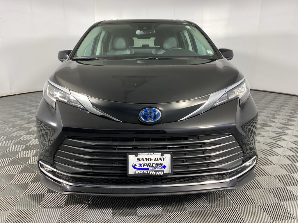 2023 Toyota Sienna XLE 8 Passenger