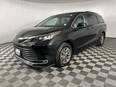 2023 Toyota Sienna XLE 8 Passenger