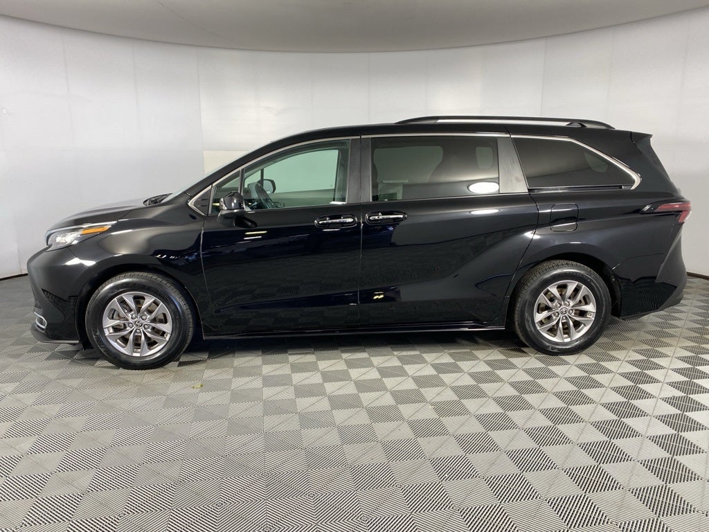2023 Toyota Sienna XLE 8 Passenger