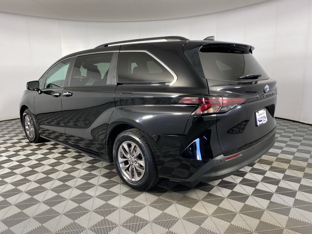 2023 Toyota Sienna XLE 8 Passenger