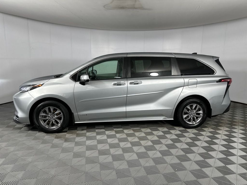 2021 Toyota Sienna XLE 7 Passenger
