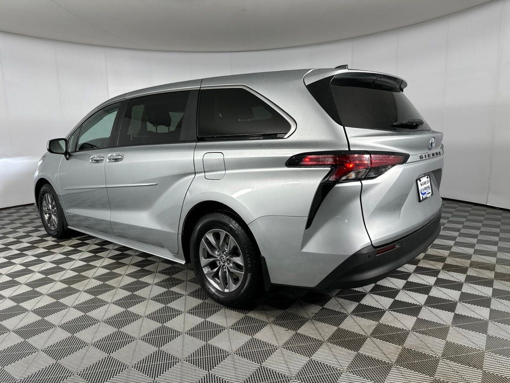 2021 Toyota Sienna XLE 7 Passenger
