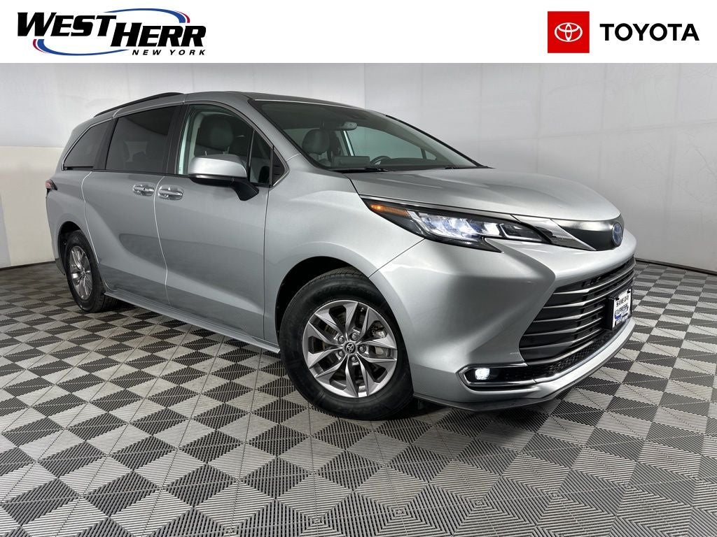 2022 Toyota Sienna XLE 7 Passenger